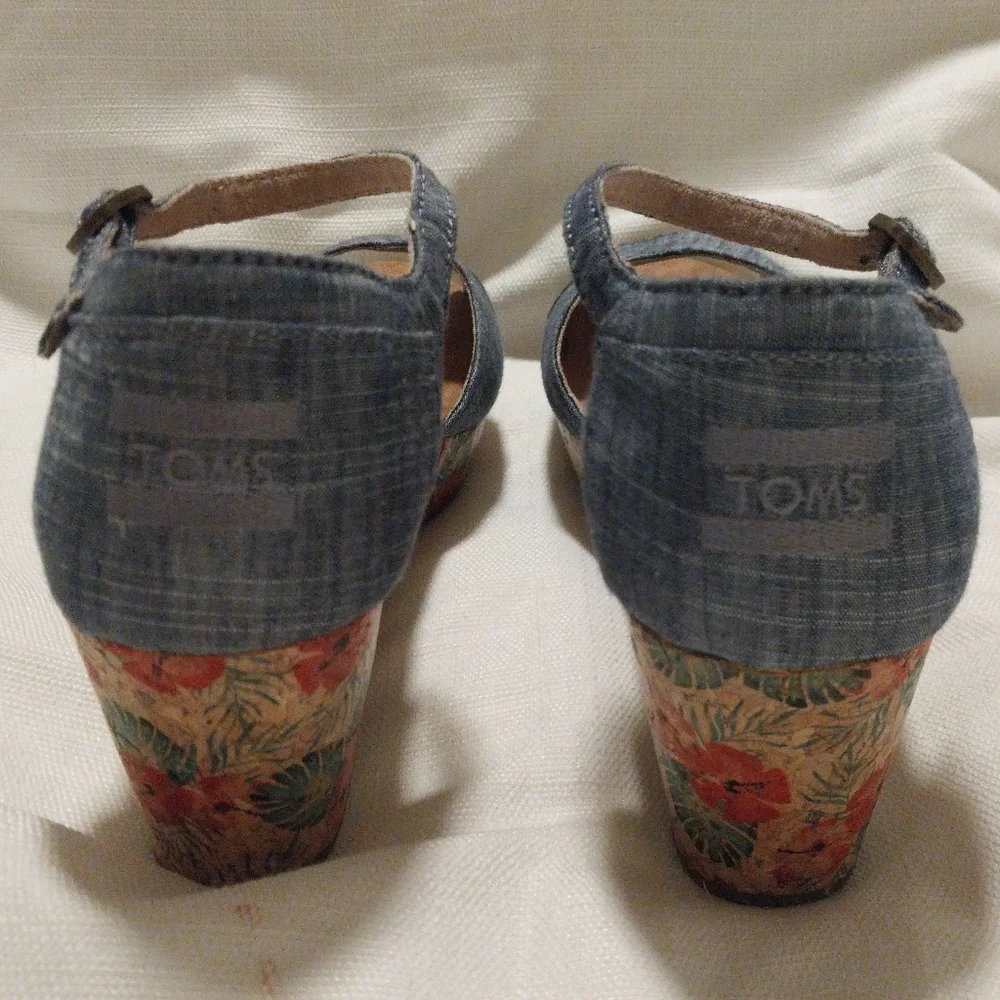 Toms Blue Chambray Hisbiscus Floral Cork Platform Wedge Ankle Strap Sandals